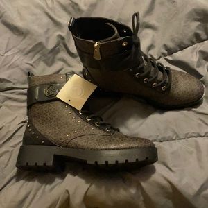 Daisy Fuentes boots cute light and dark brown color